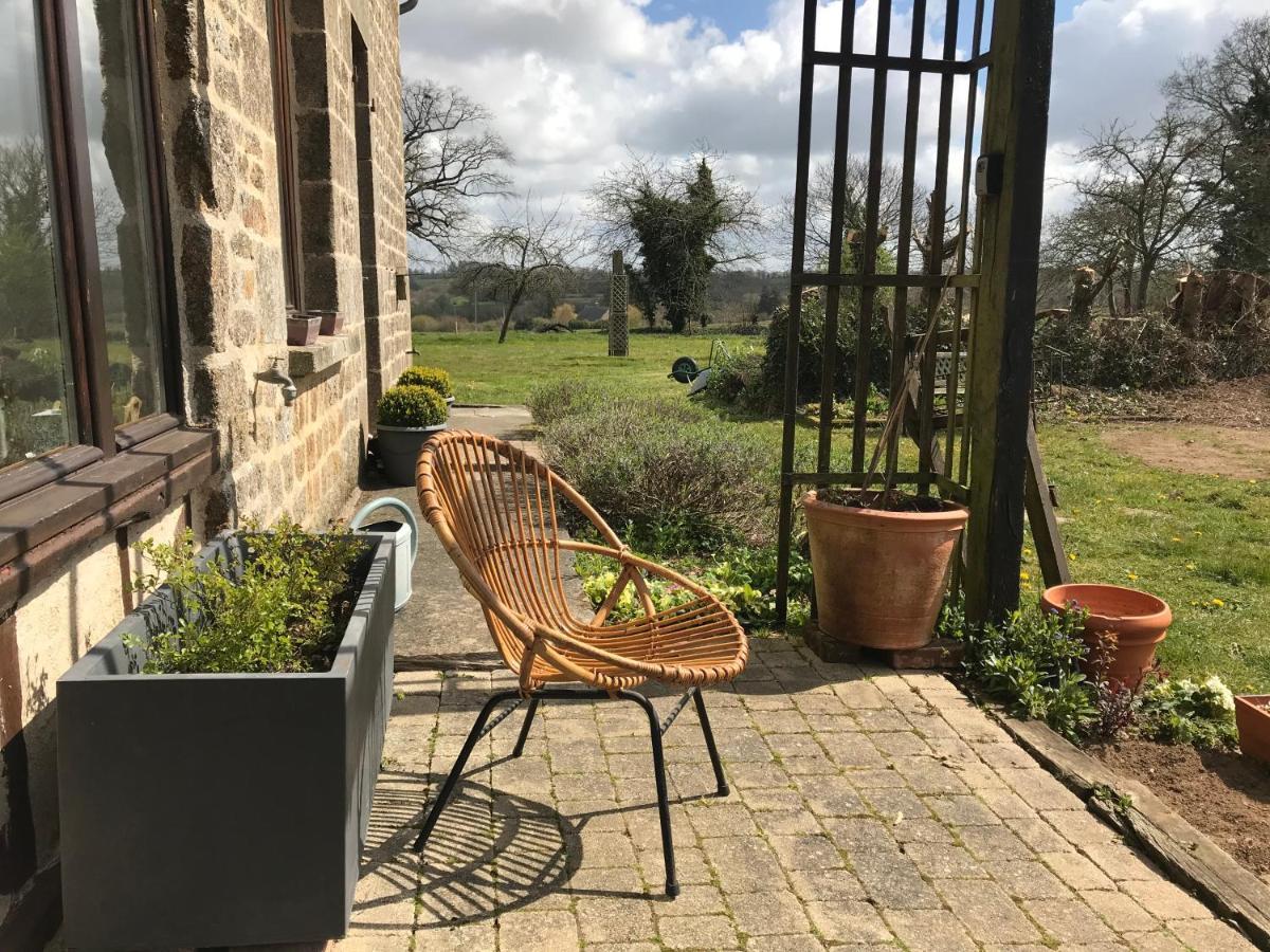 Le Jardin Des Fees Bed & Breakfast Savigny-le-Vieux Dış mekan fotoğraf