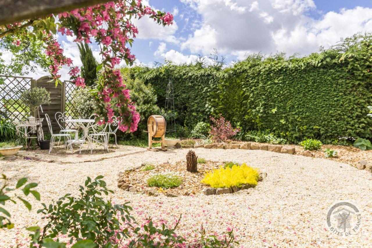 Le Jardin Des Fees Bed & Breakfast Savigny-le-Vieux Dış mekan fotoğraf