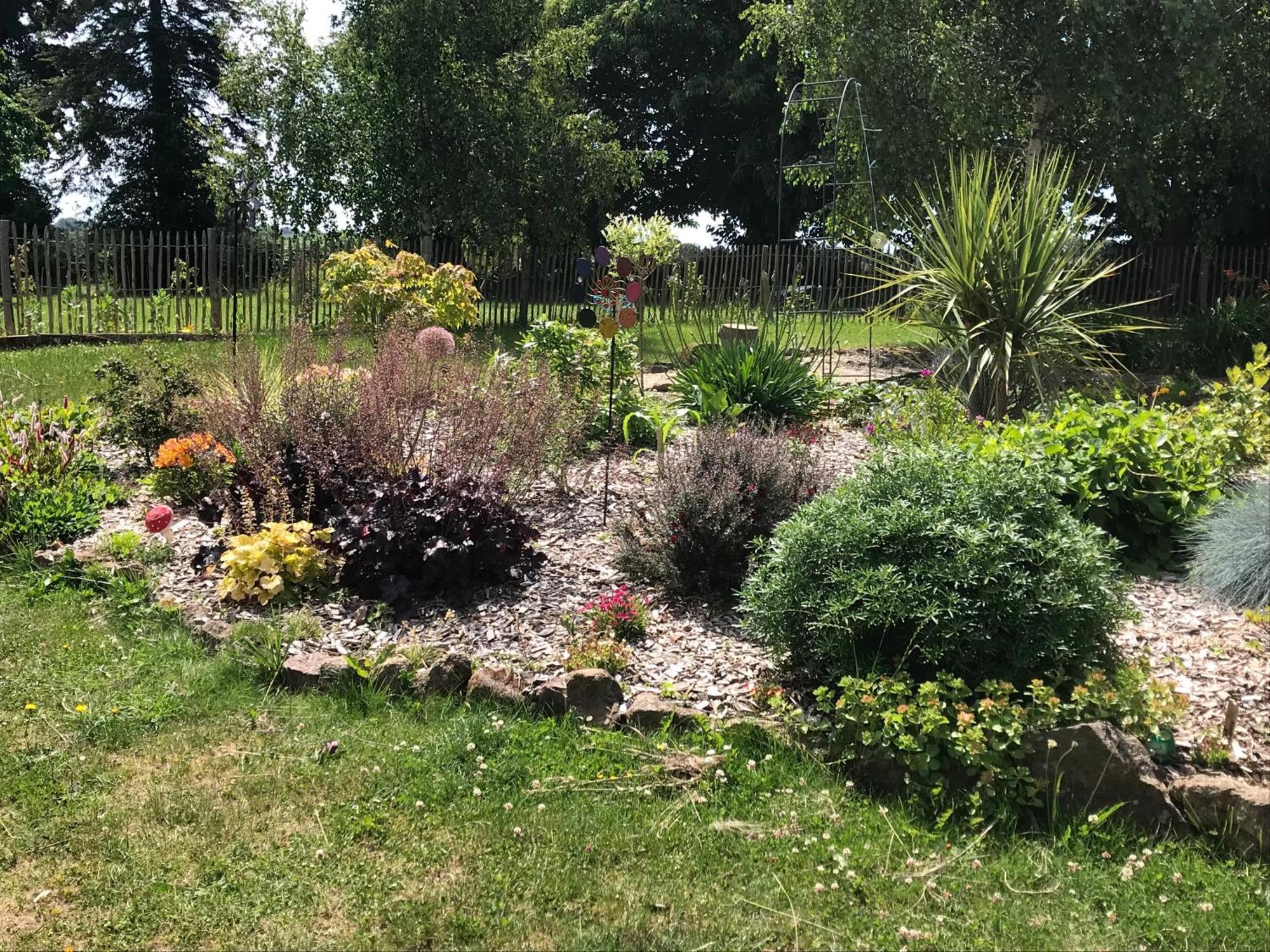 Le Jardin Des Fees Bed & Breakfast Savigny-le-Vieux Dış mekan fotoğraf